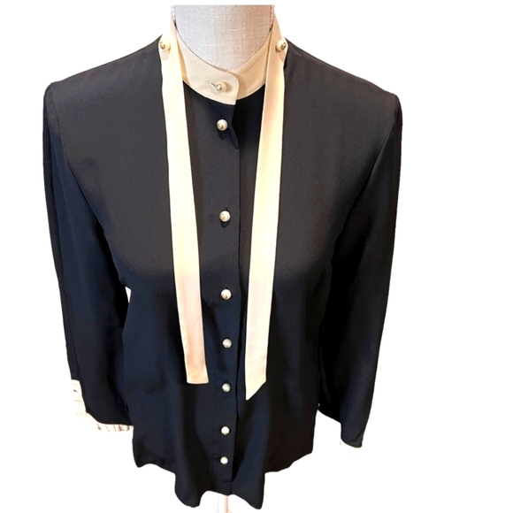 SOLD! Gucci Silk Tunic Blouse With Pearl Buttons - Picture 3 of 10